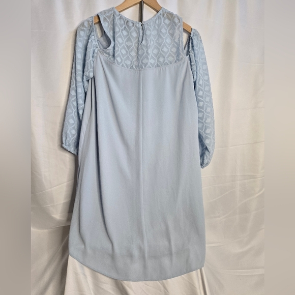 🌟 BCBG Light Blue Cold Shoulder Lace Sleeve Dress – Size M 🌟 - Picture 6 of 7